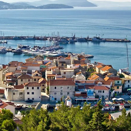 In With Seaview, Terrace, Air Condition, Wifi *