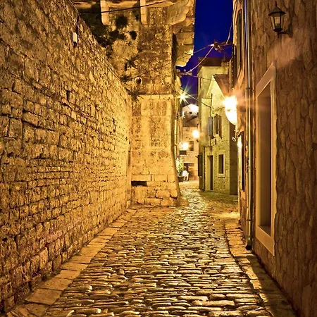 In With Seaview, Terrace, Air Condition, Wifi Apartman Vodice