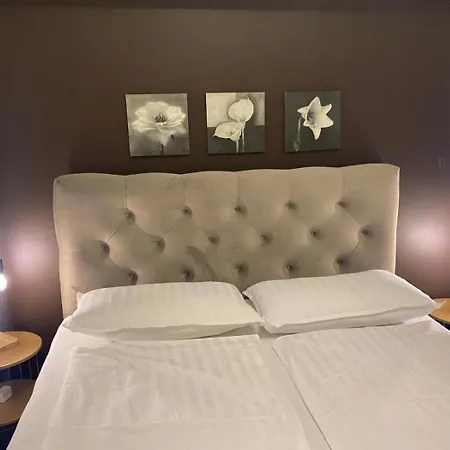 In With Seaview, Terrace, Air Condition, Wifi Appartement *