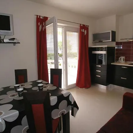 In With Seaview, Terrace, Air Condition, Wifi Apartamento Vodice