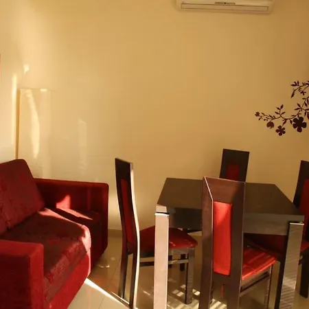 In With Seaview, Terrace, Air Condition, Wifi Apartment *