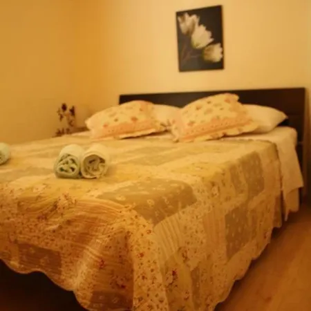 In With Seaview, Terrace, Air Condition, Wifi Apartman