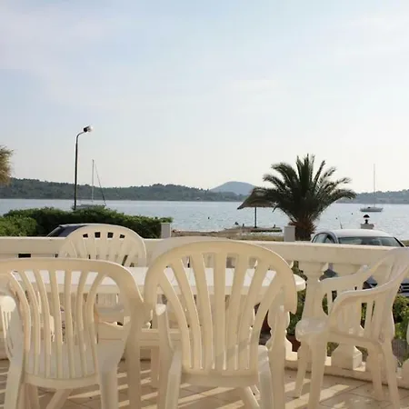 In With Seaview, Terrace, Air Condition, Wifi Apartment