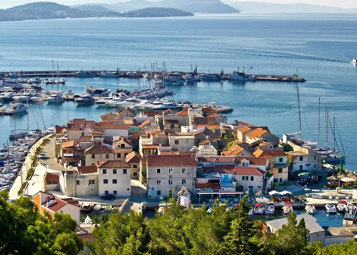 In With Seaview, Terrace, Air Condition, Wifi *